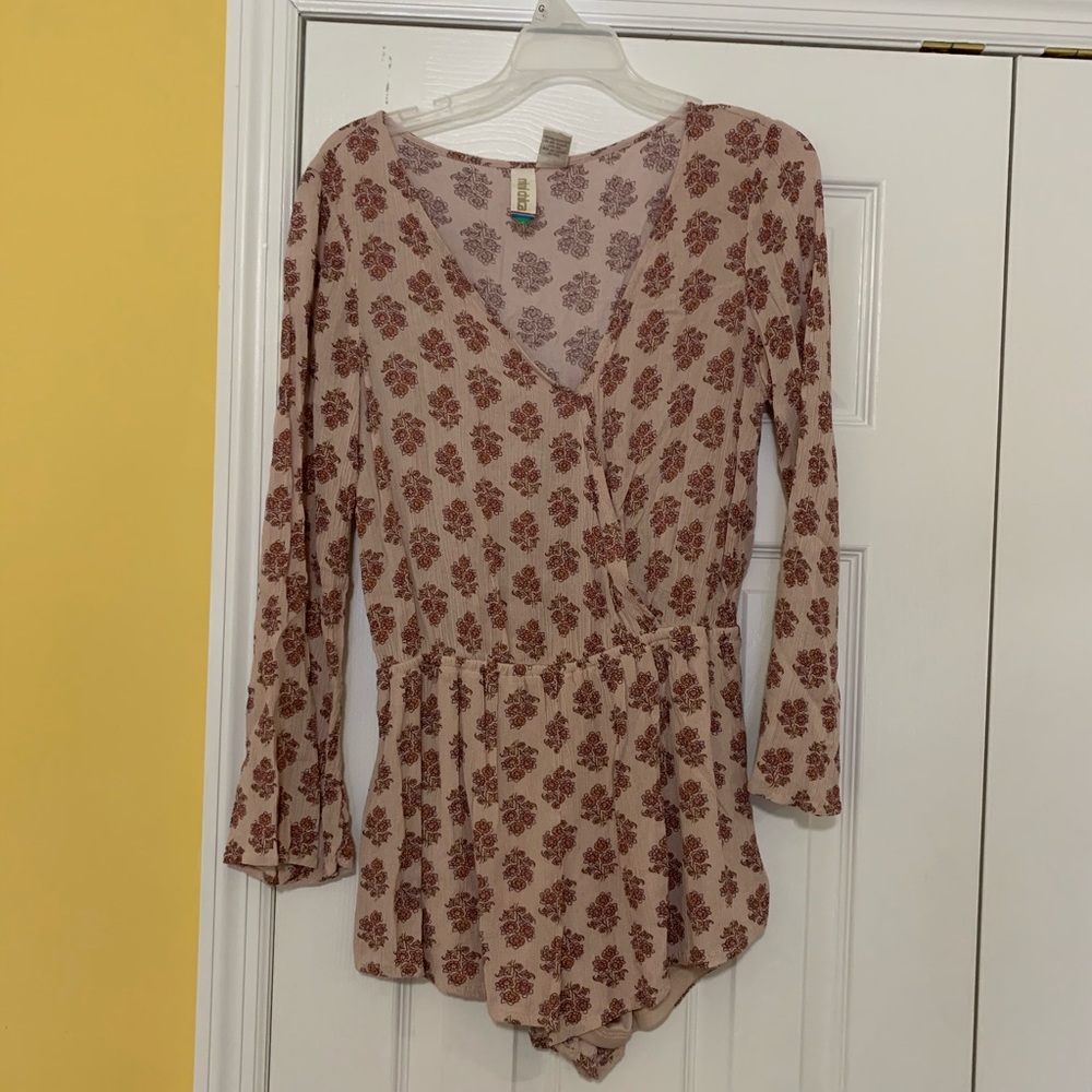 Mimi Chica NWOT Long Sleeve Floral Pink Romper- M